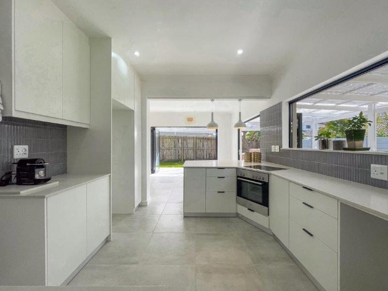 To Let 4 Bedroom Property for Rent in Hout Bay Western Cape